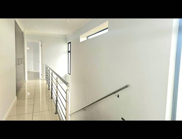 3 BEDROOM HOUSE FOR SALE IN MIDSTREAM HILL